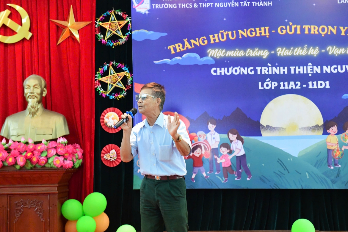 hoc sinh nguyen tat thanh viet tiep cau chuyen tri an tai lang huu nghi hinh anh 4