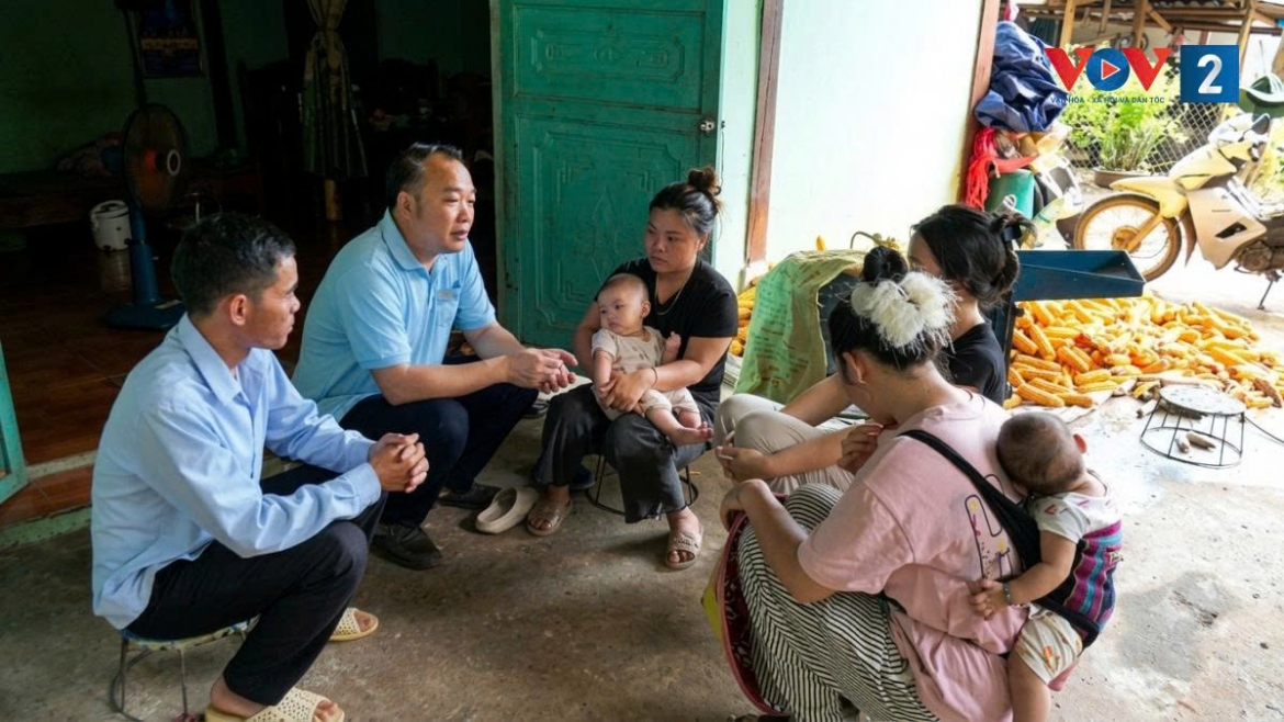 tiem chung tre em vung cao hanh trinh vuot nui, bang rung hinh anh 1