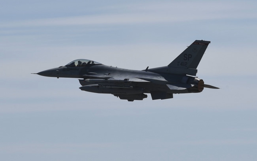 tiem kich f-16 my roi tai can cu khong quan o mien tay nuoc Duc hinh anh 1