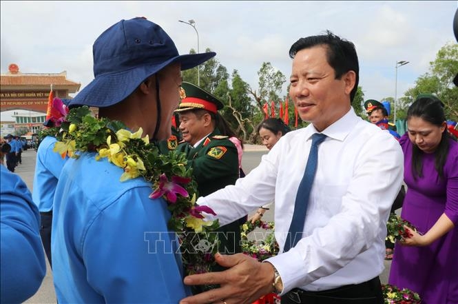 tiep tuc hanh trinh di tim dong doi hinh anh 2