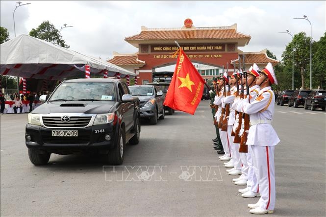tiep tuc hanh trinh di tim dong doi hinh anh 3
