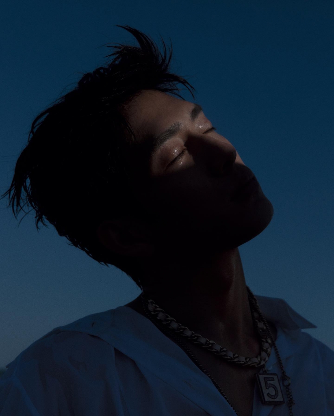 cau chuyen it nguoi biet ve nam than dang gay sot tinh bach nhien hinh anh 4