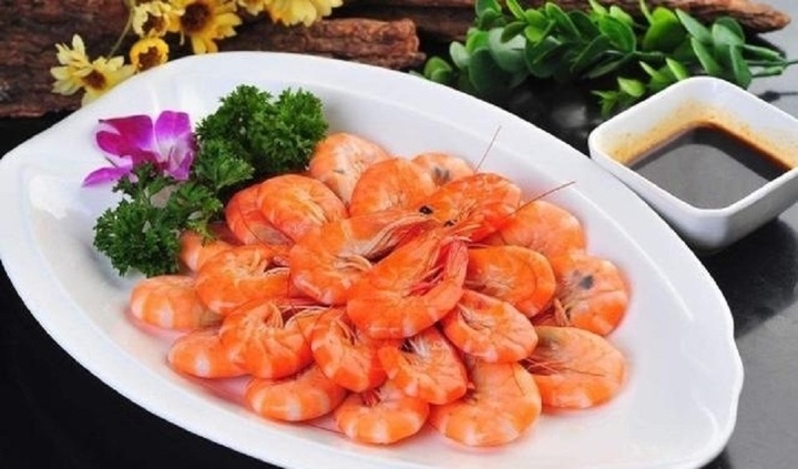 Cách luộc tôm tươi và tôm đông lạnh đúng chuẩn