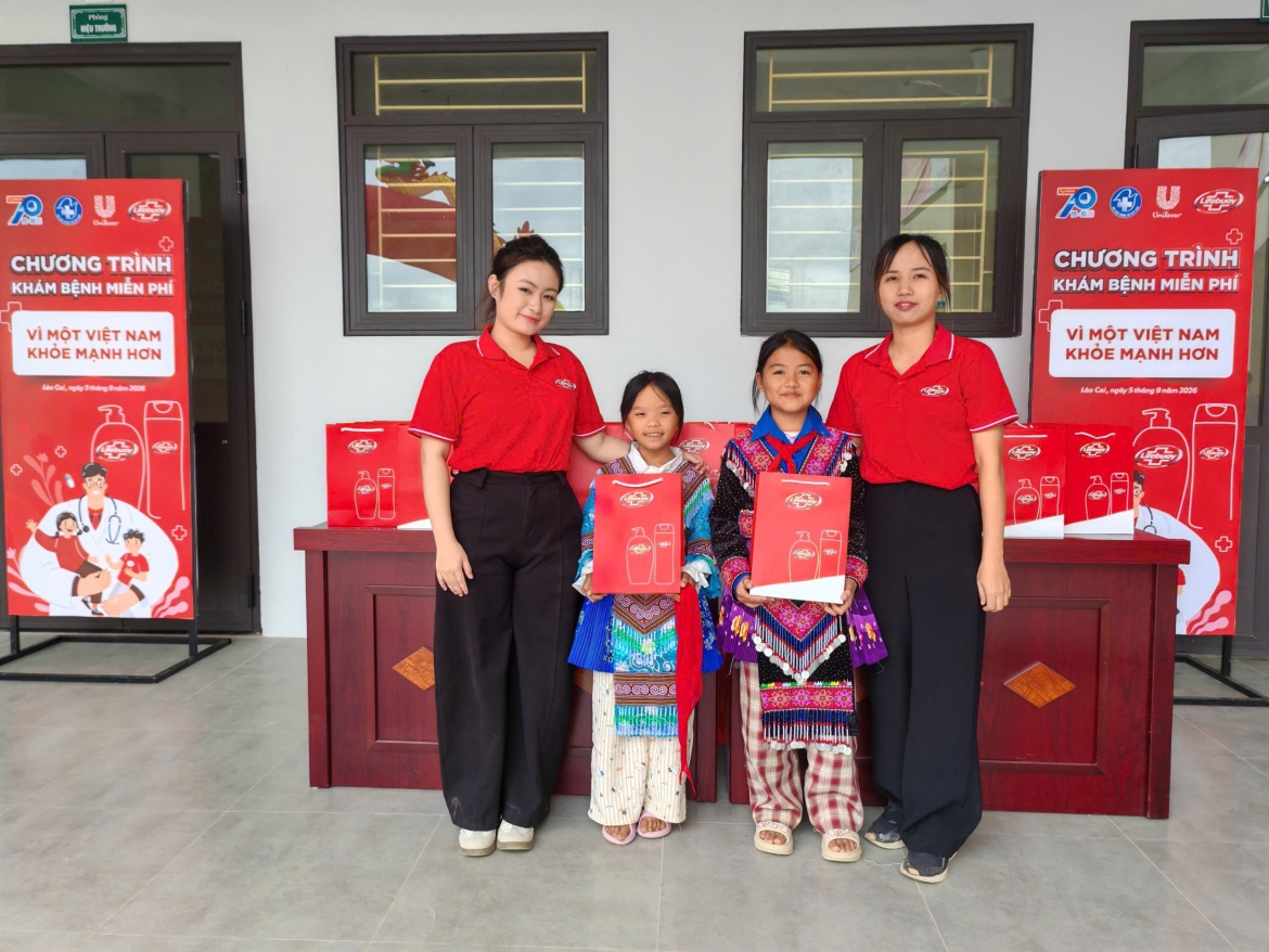 lifebuoy tiep suc tre em tai lai chau, lao cai va quang tri buoc vao nam hoc moi hinh anh 4