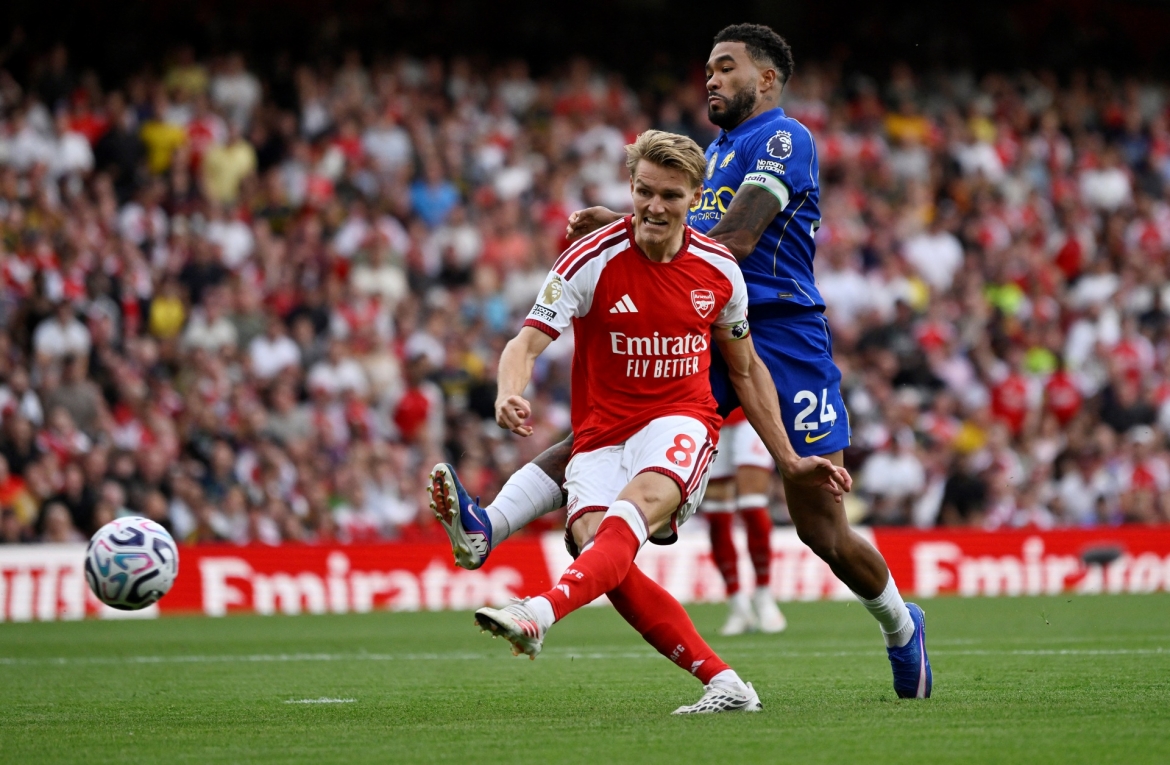 truc tiep arsenal 2-1 chelsea vong 3 ngoai hang anh tuyet pham cua phao thu hinh anh 2