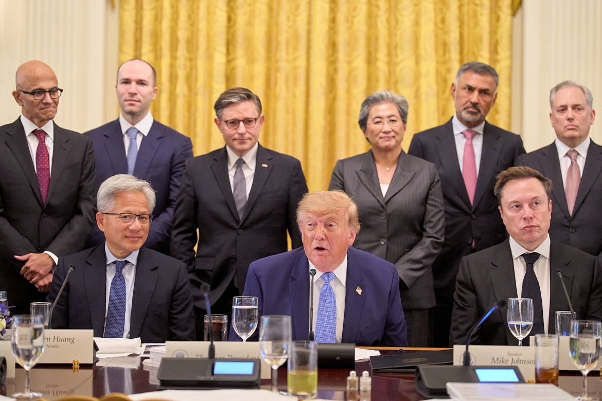Nóng thế giới hôm nay 1/10: Ông Trump ký "hiến pháp AI" với các CEO công nghệ