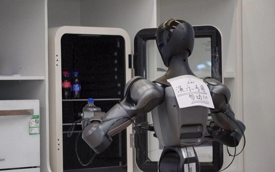 Trung Quốc và cuộc đua tạo bộ não cho robot hình người