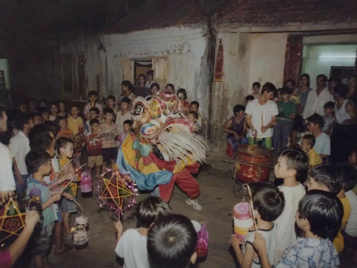 nho trung thu xua khi mang xa hoi la nhung con ngo hinh anh 1