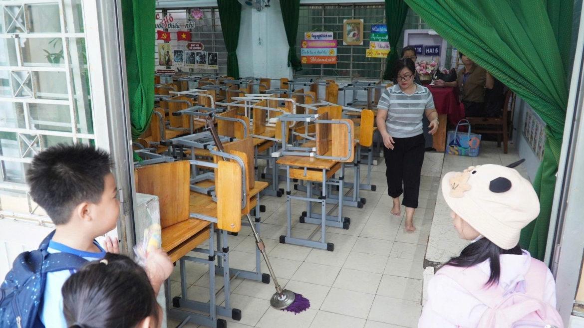 sau mua lon lien tuc, khan truong don ve sinh truong hoc o tp.hcm hinh anh 5