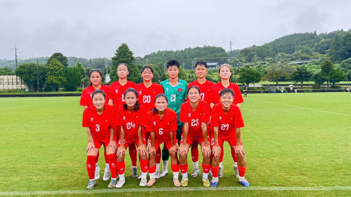 u17 nu viet nam hoa doi bong nhat ban tren san khach hinh anh 1