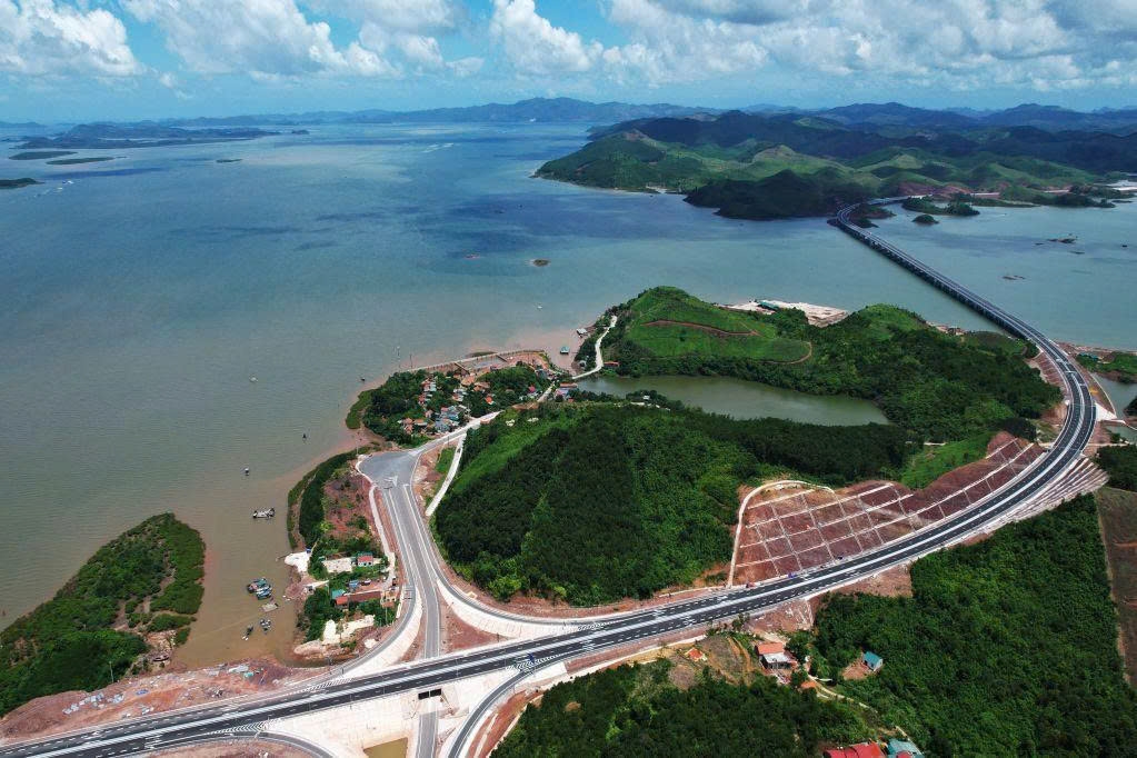 Đột phá từ Nghị quyết số 27: Khơi thông các hành lang kinh tế chiến lược