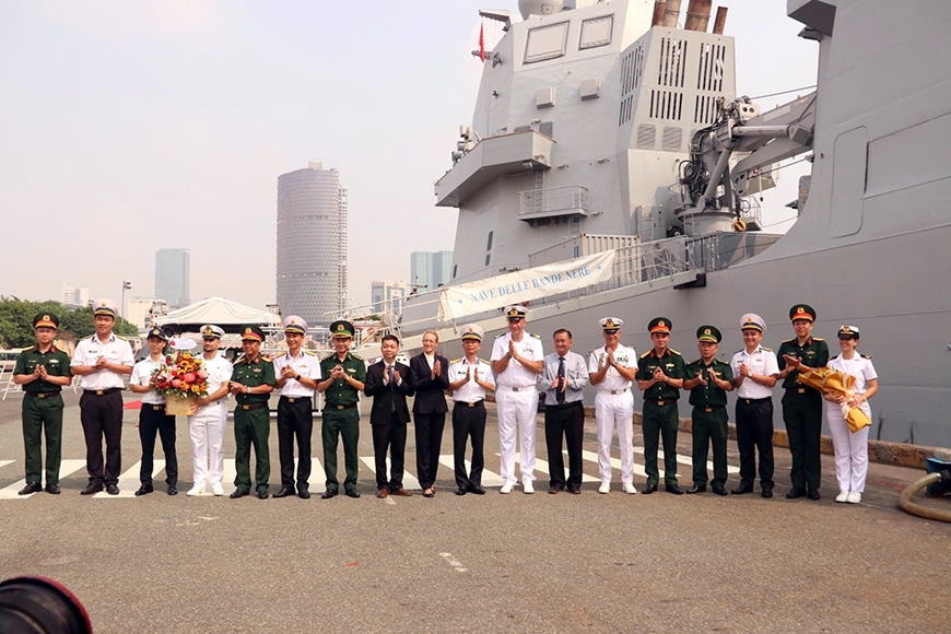 italian navy ship makes friendship visit to ho chi minh city picture 1