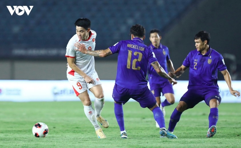 vietnams-unbeaten-run-ends-with-2-0-defeat-to-thailand-at-fifa-asean-cup.jpg