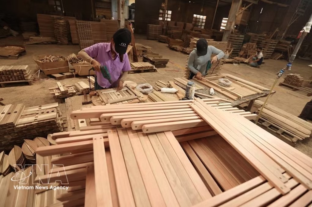 vietnam, poland explore supply chains for furniture manufacturing picture 1
