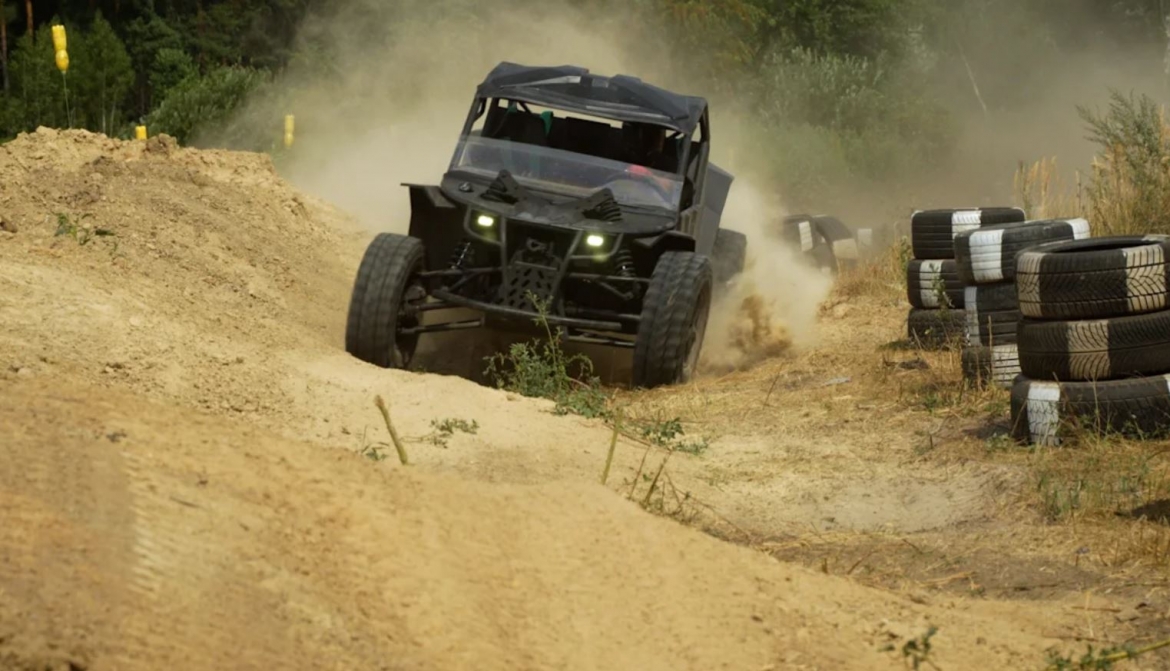 ukraine thu nghiem xe buggy dieu khien tu xa, tham vong robot hoa tien tuyen hinh anh 1
