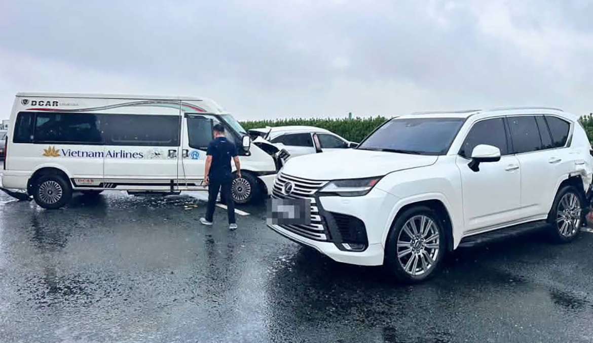 vu o to lexus tren cao toc ha noi - ninh binh co dau hieu toi pham hinh anh 1