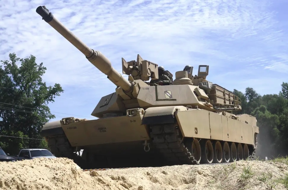 uav nga ap dao buoc xe tang abrams cua ukraine phai dung xung tran hinh anh 1