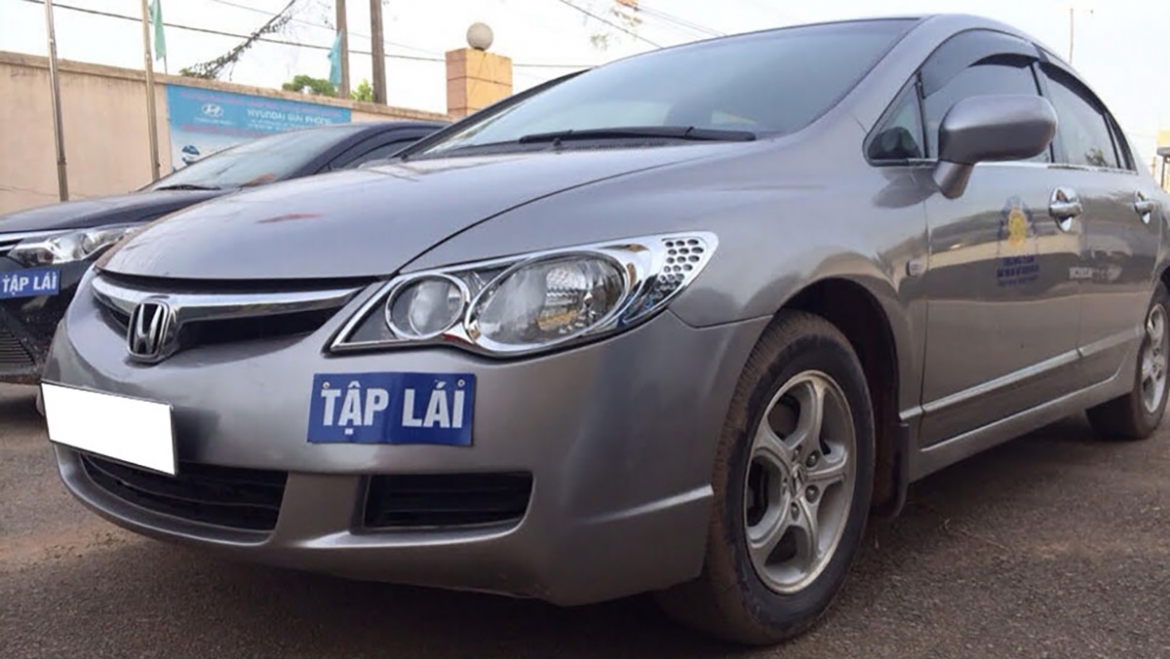 cuc csgt de nghi chan chinh xe tap lai chay cham, bam trai, chuyen lan au hinh anh 1