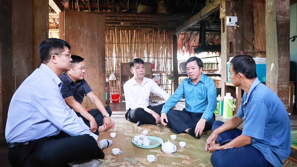 gan xoa nha tam voi sinh ke de giam ngheo thuc chat hinh anh 1