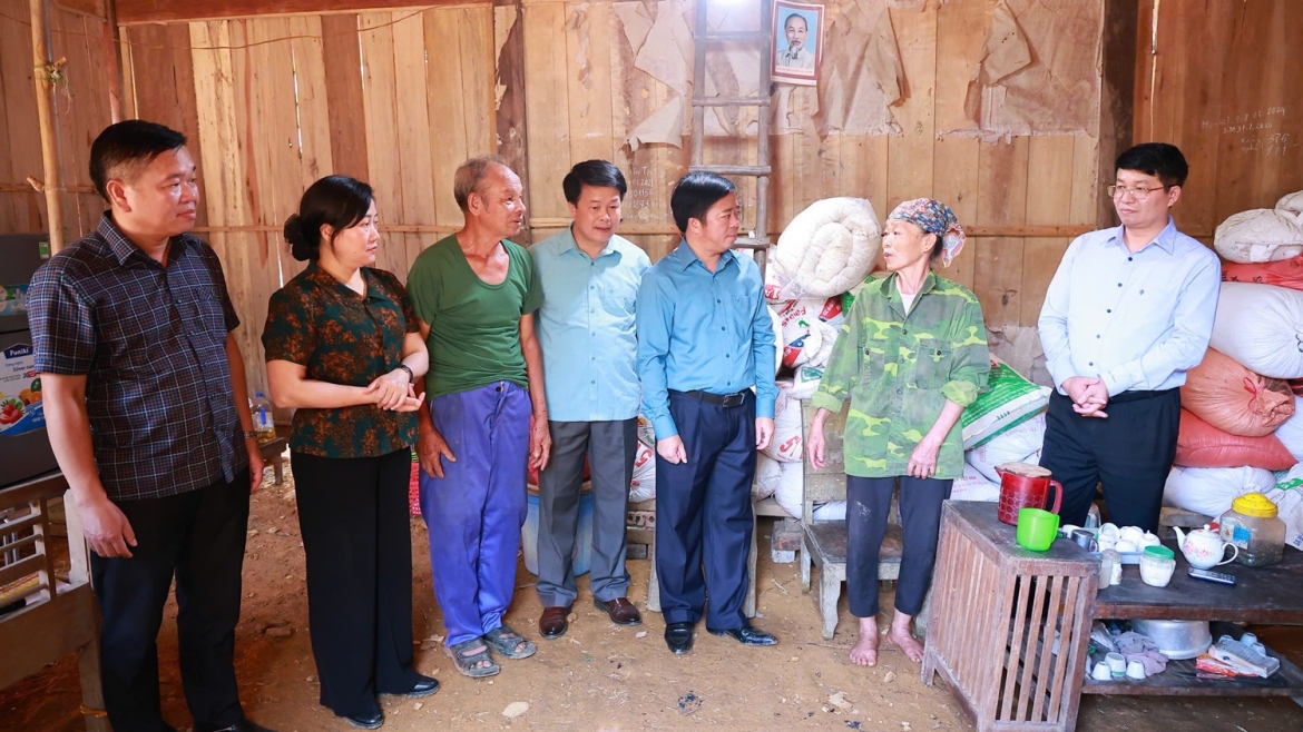 gan xoa nha tam voi sinh ke de giam ngheo thuc chat hinh anh 2