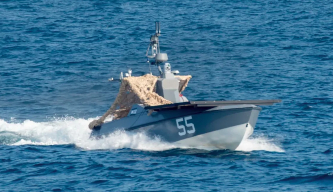 USV Ukraine lần đầu giao chiến với xuồng vũ trang Nga ở Biển Đen