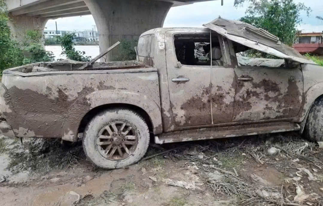 O to chim duoi kenh, ben trong co bo xuong nguoi hinh anh 1