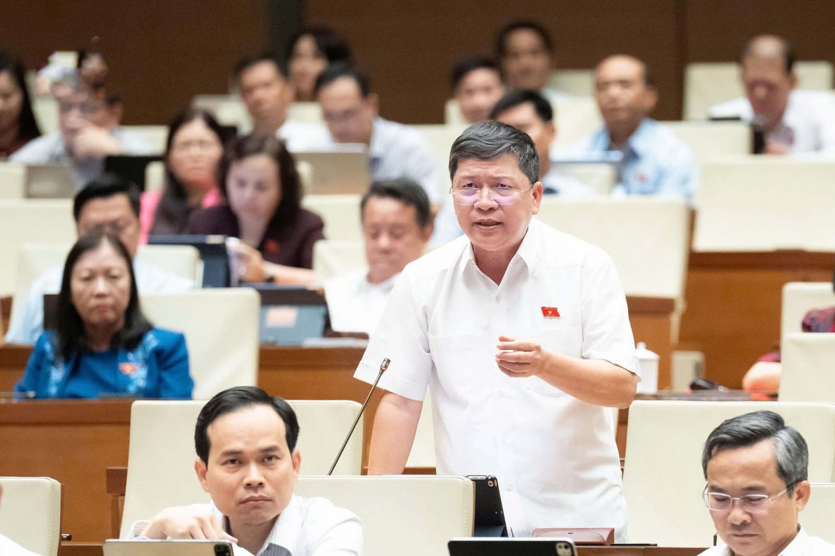 Dai bieu quoc hoi siet quy dinh ban nha o xa hoi, co nen bo quy dinh 5 nam hinh anh 3