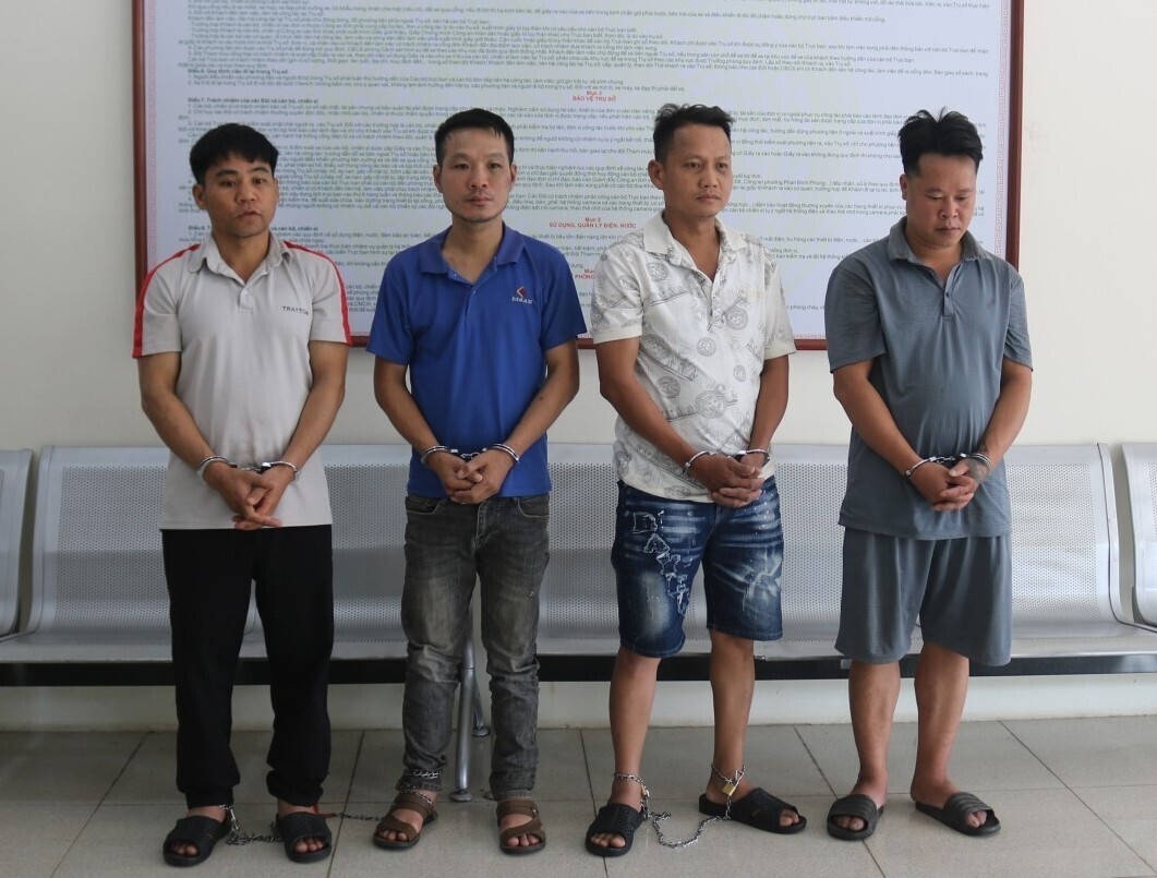 khoi to 4 ke bat coc, cuop hon 1,8 ty dong hinh anh 1