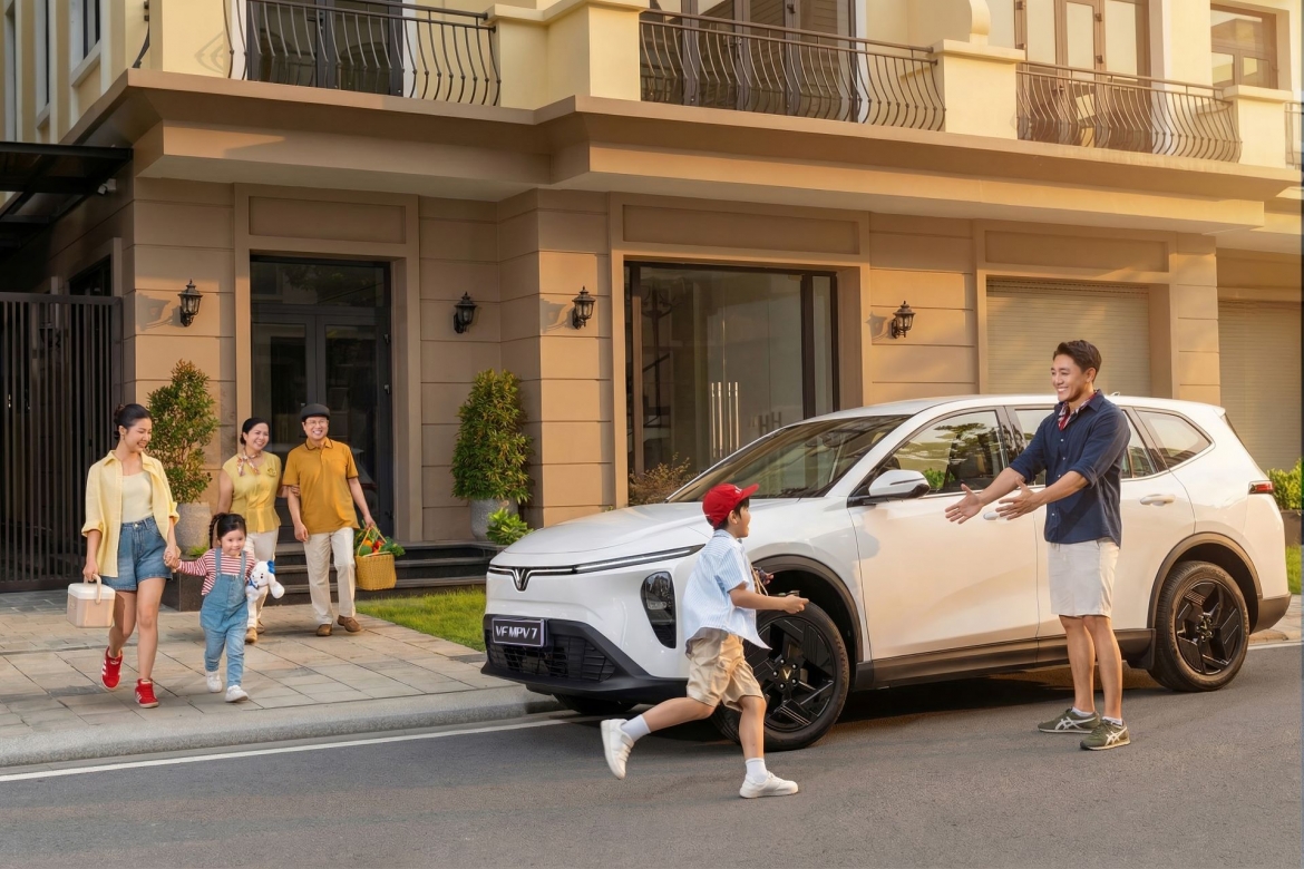 Ba hàng ghế, 450 km mỗi lần sạc: VF MPV 7 theo kịp nhịp đi lại của gia đình