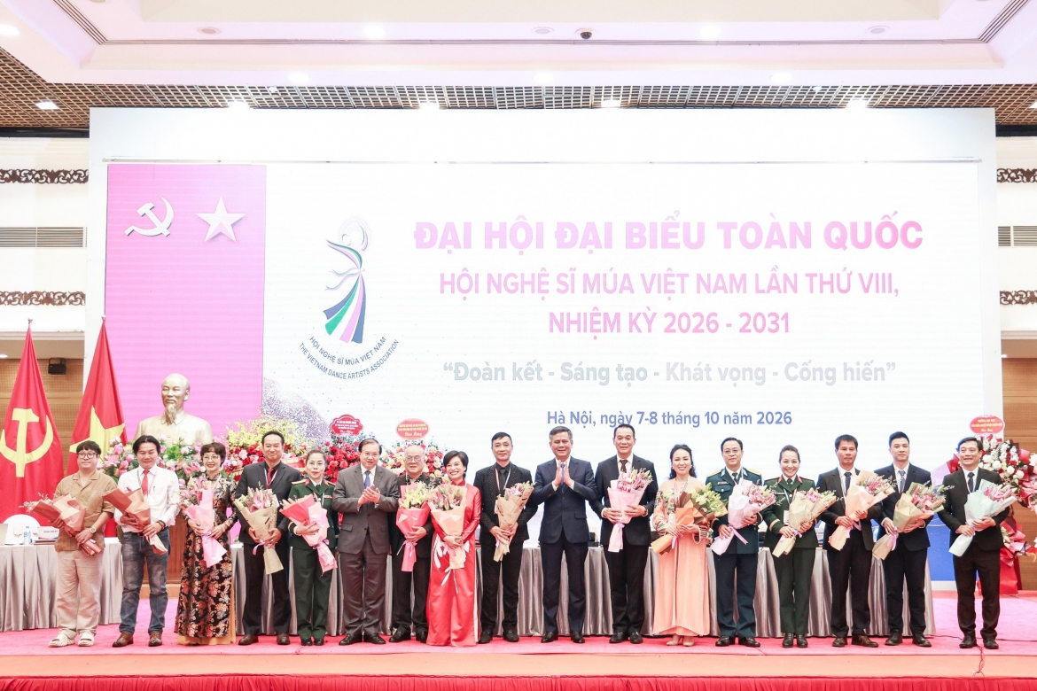 nsnd pham anh phuong tiep tuc giu chuc chu tich hoi nghe si mua viet nam hinh anh 6