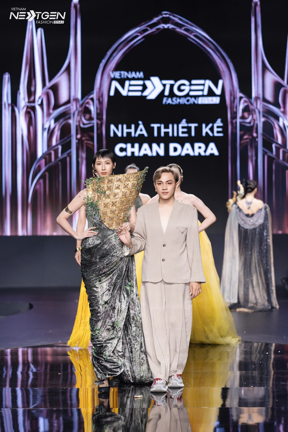 lan khue hoa quy co co do, hoa hau quynh anh lam co dau tren san dien hinh anh 14