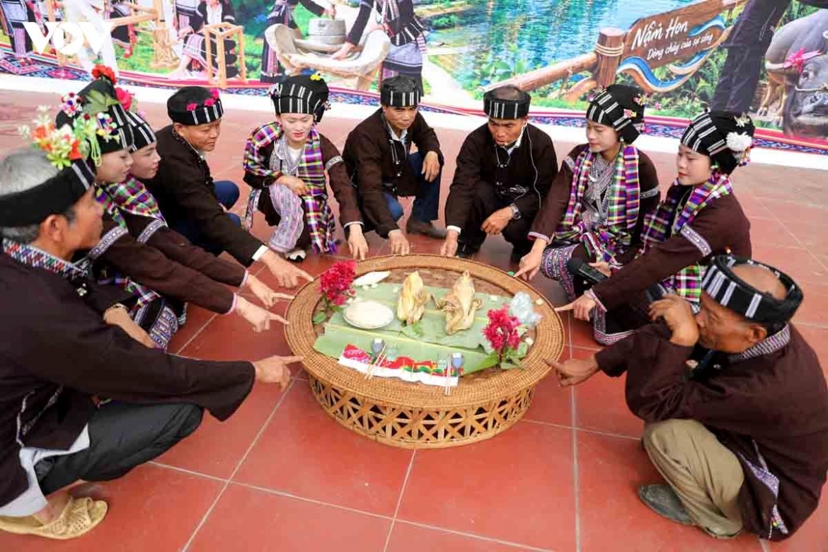 su khon khoai the lu people s ritual to honour the buffalo picture 15