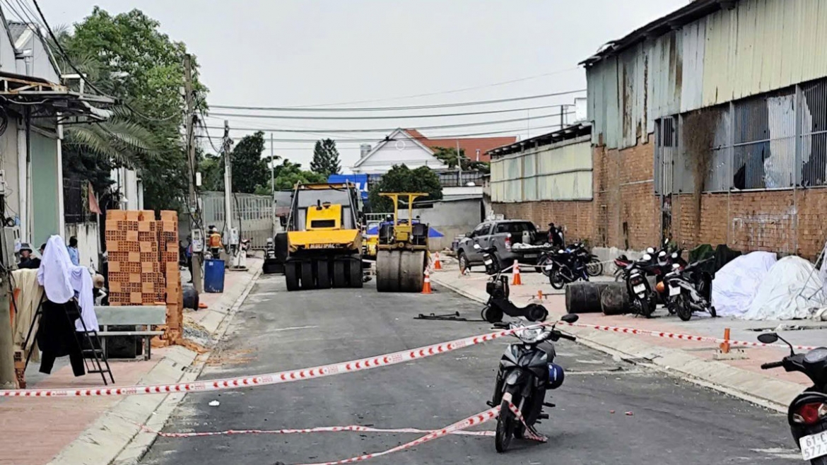 Nam công nhân ở TP.HCM bị xe lu cán tử vong khi đang làm việc ở công trình