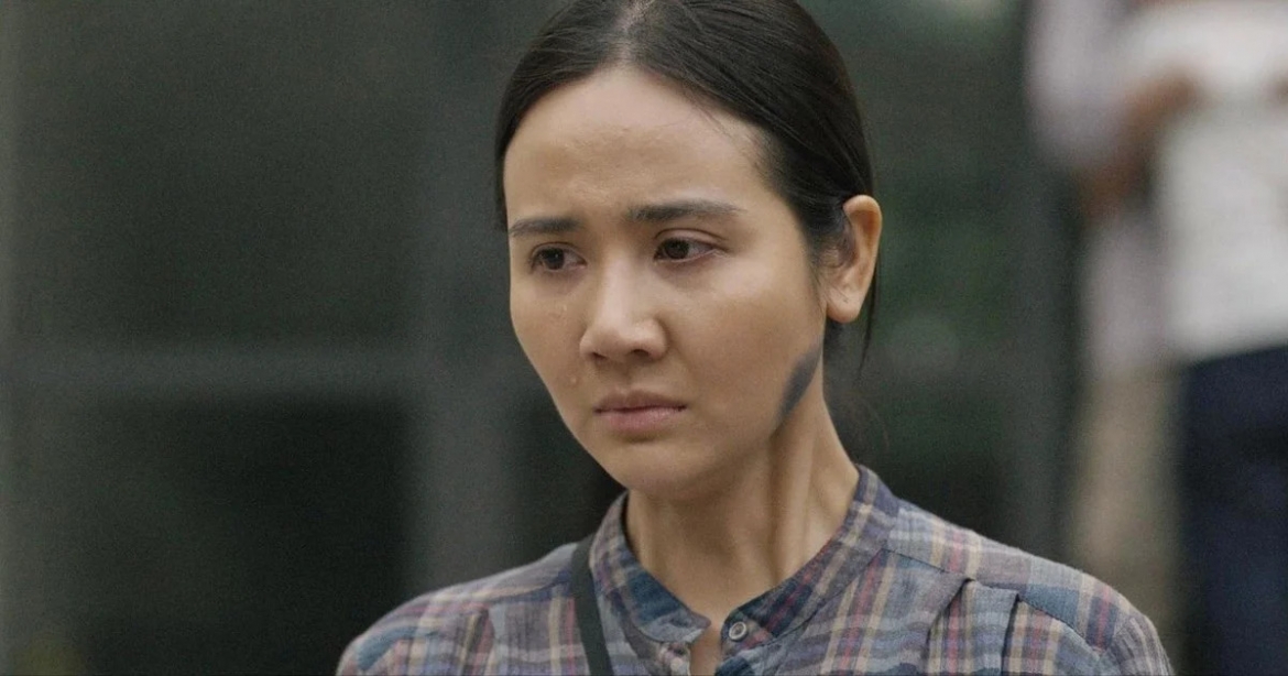 vai gai que cua huyen lizzie trong can nha khong mai che gay tranh luan hinh anh 1