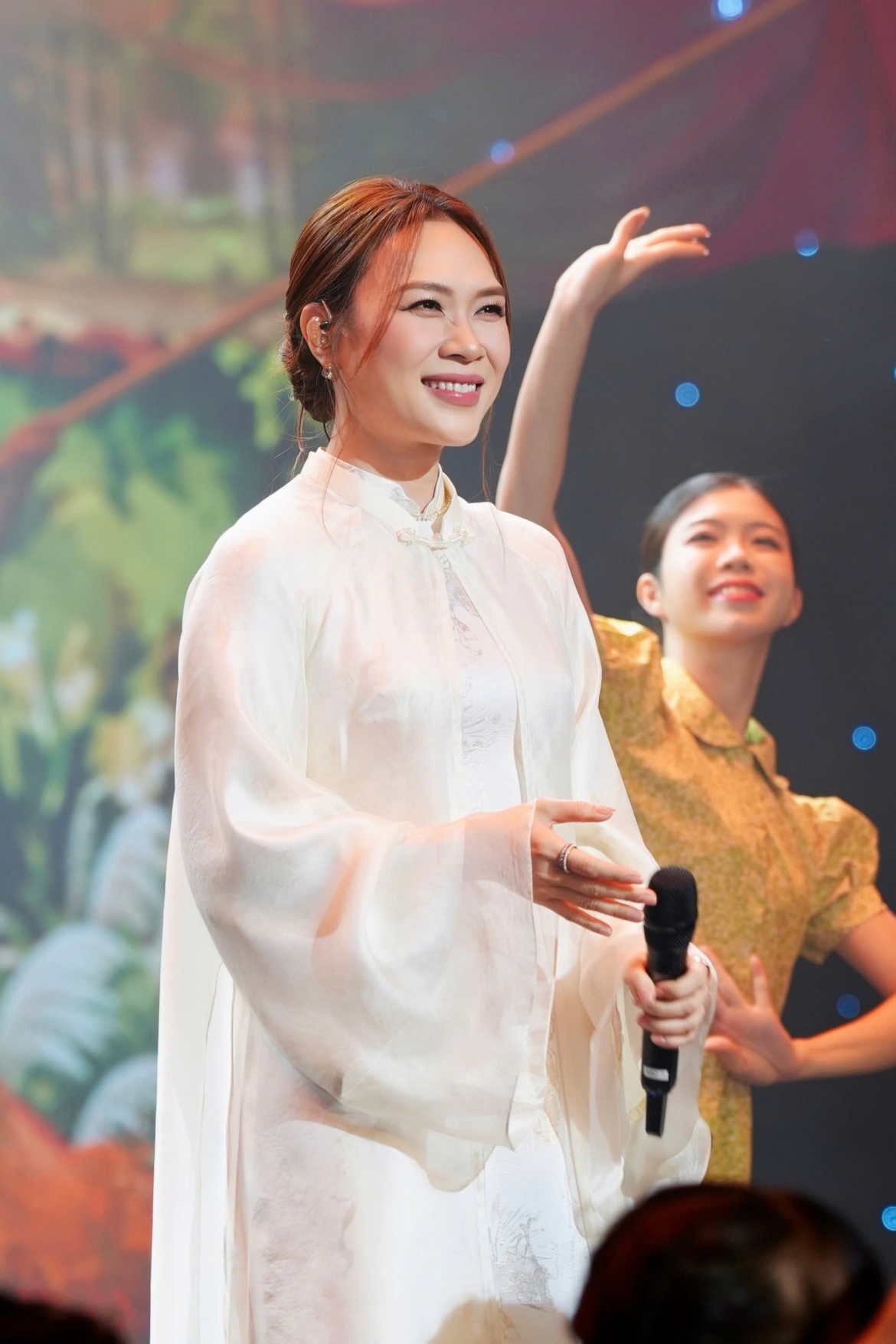 concert my tam o tphcm chay ve truoc ngay dien gan mot thang hinh anh 1