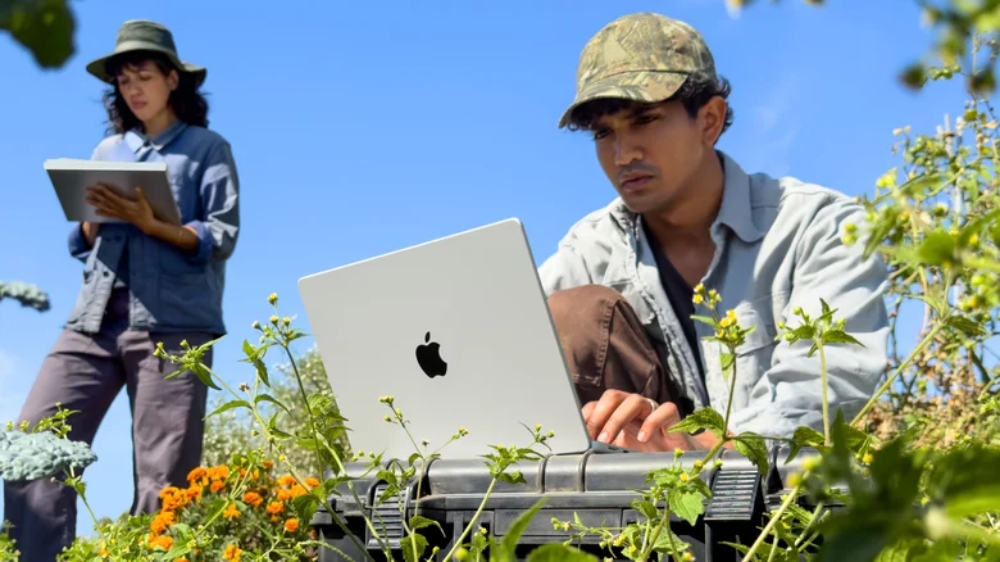 nong macbook pro m6 ra mat voi gia ban tu 1.999 usd hinh anh 1