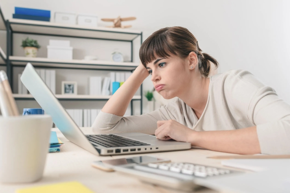 vi sao mang wi-fi ban ngay nhanh, buoi toi lai i ach hinh anh 1