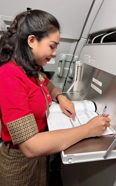 nhung bong hong vietjet lam chu bau troi hinh anh 5