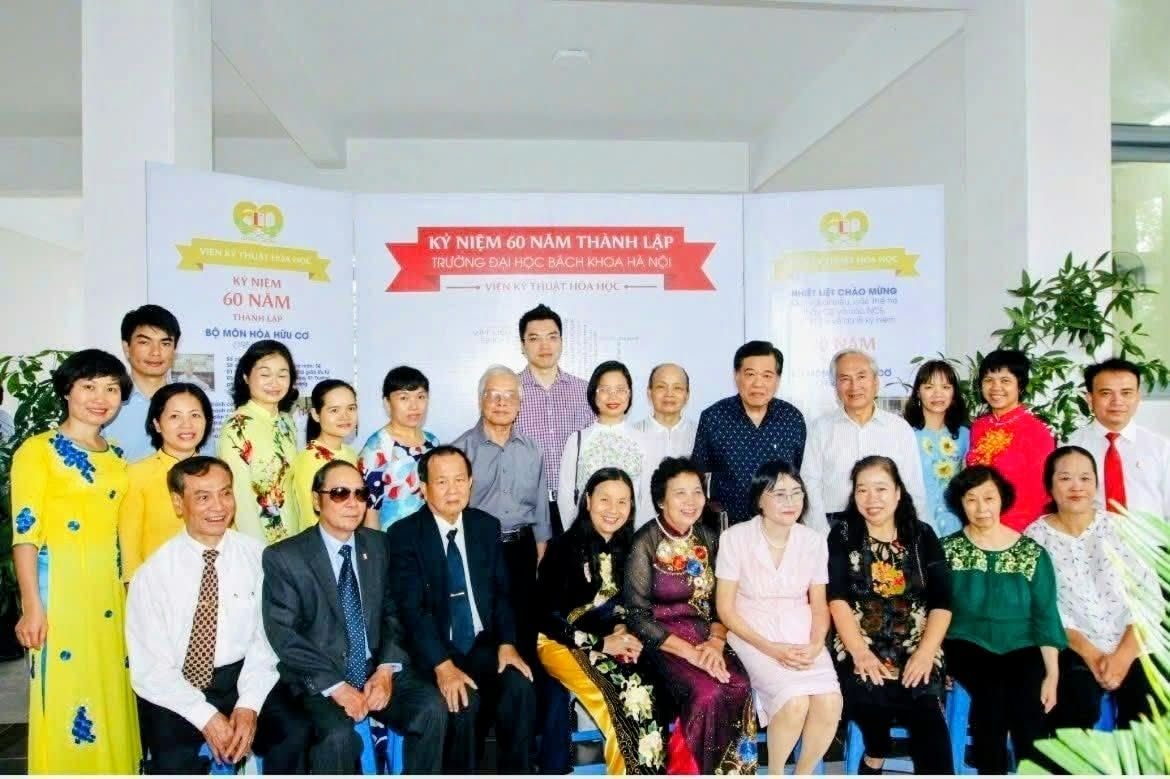 trung doi phao phong khong tren noc nha c9 Dai hoc bach khoa ha noi hinh anh 2