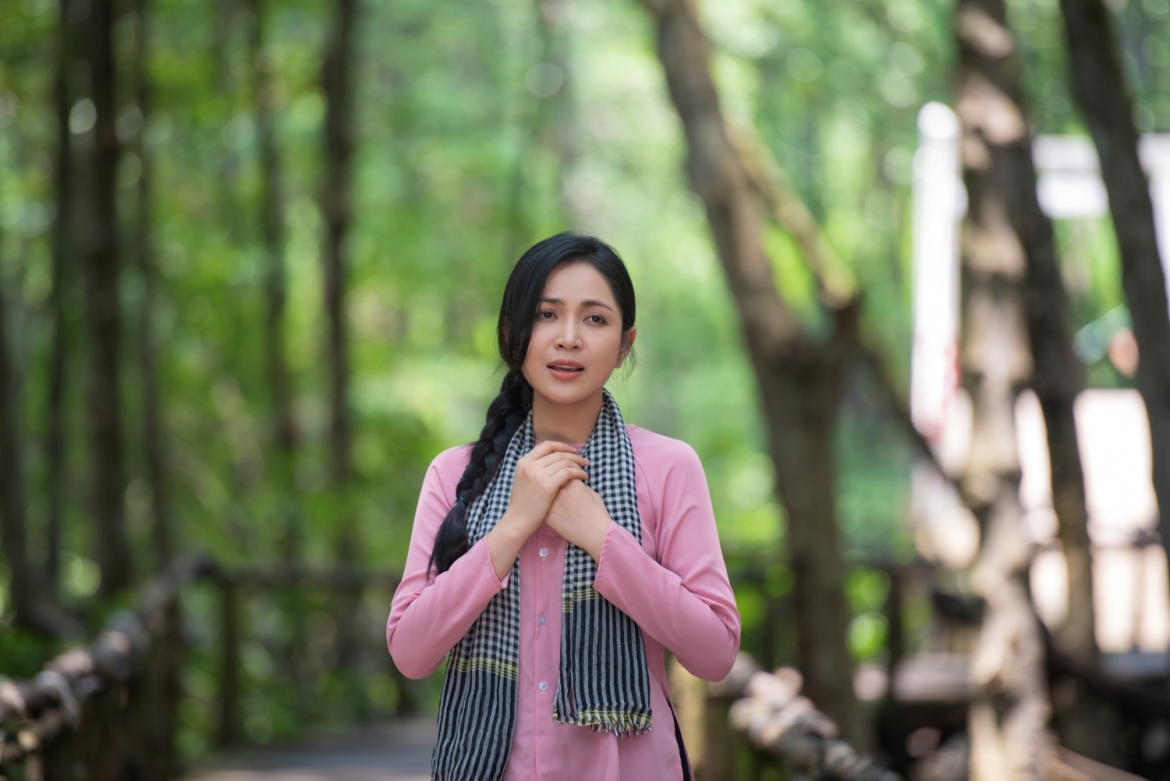 nguyen duyen quynh roi nuoc mat voi ca khuc moi cua nguyen van chung hinh anh 2