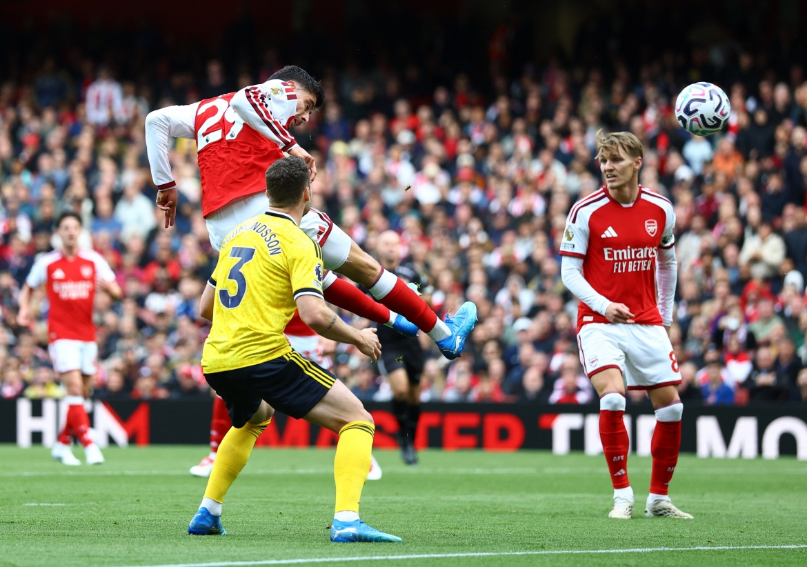  sieu du bi lap cong, arsenal loi nguoc dong thang leeds hinh anh 12