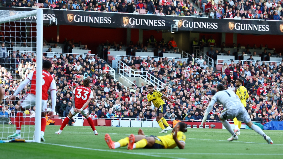  sieu du bi lap cong, arsenal loi nguoc dong thang leeds hinh anh 9