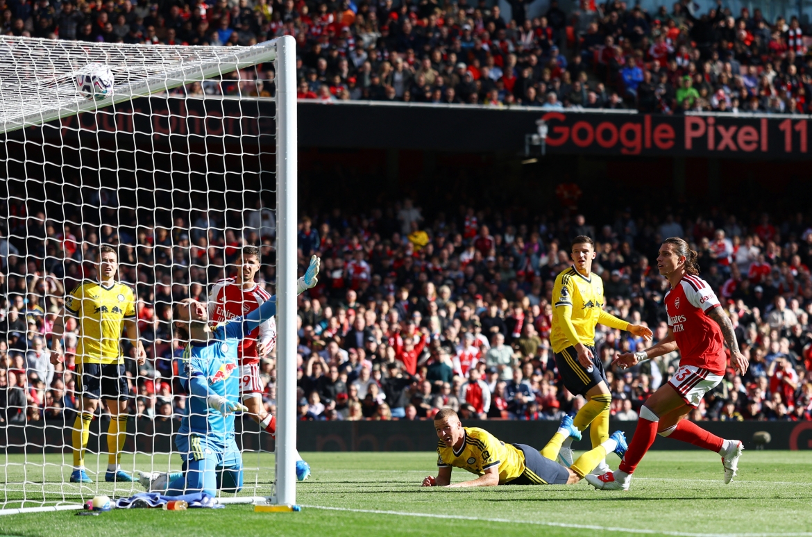  sieu du bi lap cong, arsenal loi nguoc dong thang leeds hinh anh 7