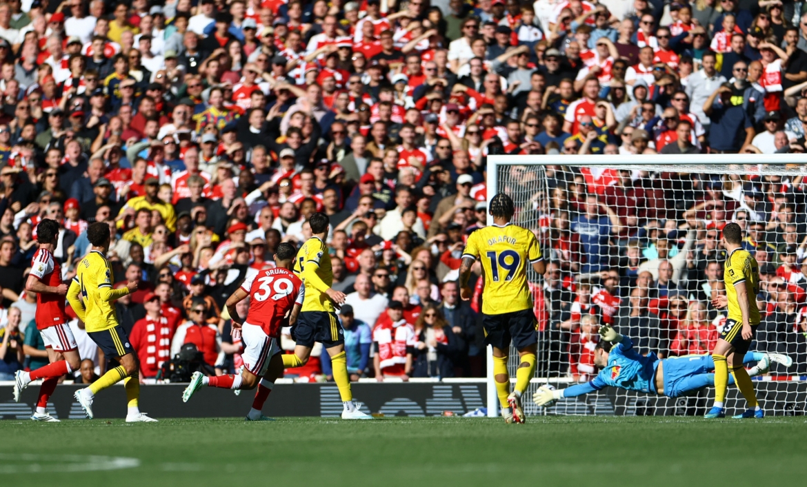  sieu du bi lap cong, arsenal loi nguoc dong thang leeds hinh anh 5