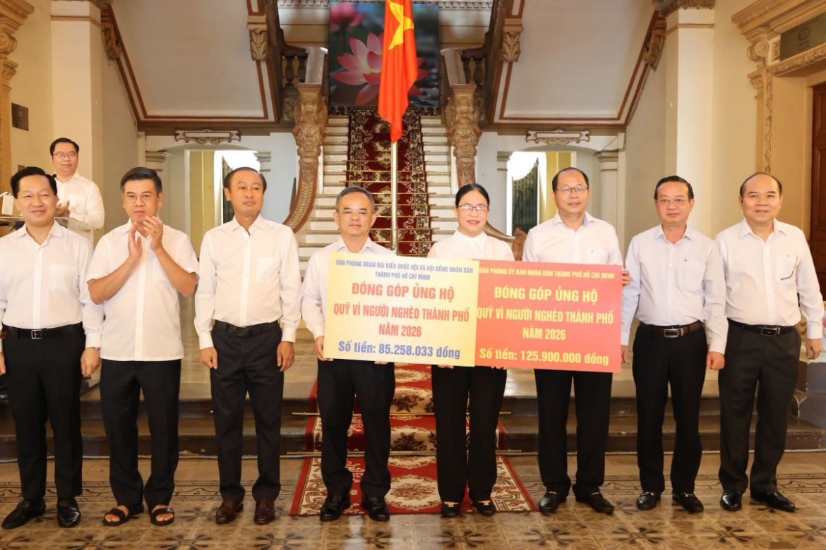 tp.hcm can bo, cong chuc gop mot ngay luong ung ho nguoi ngheo hinh anh 2