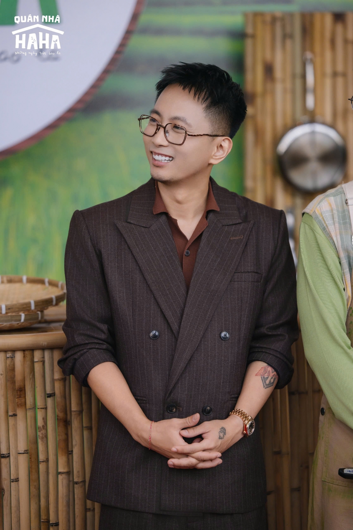 dan cast gia dinh haha mo quan an, nguoi stress, nguoi gap su co voi khach hinh anh 7