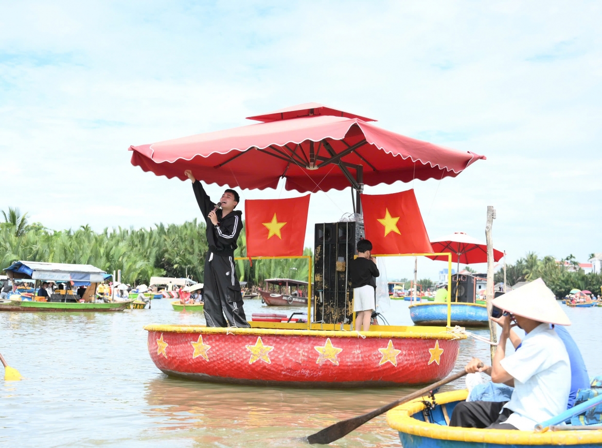 le duong bao lam va con trai bat ngo roi bo oi minh di dau the hinh anh 3