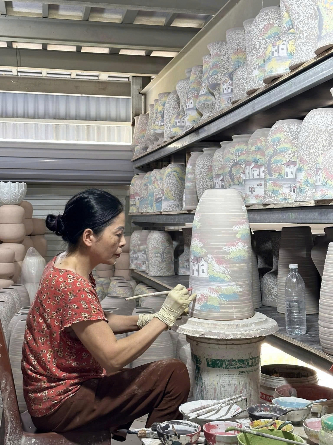 mot ngay o lang gom co kim lan, nghe chuyen nghin nam tu dat va lua hinh anh 10