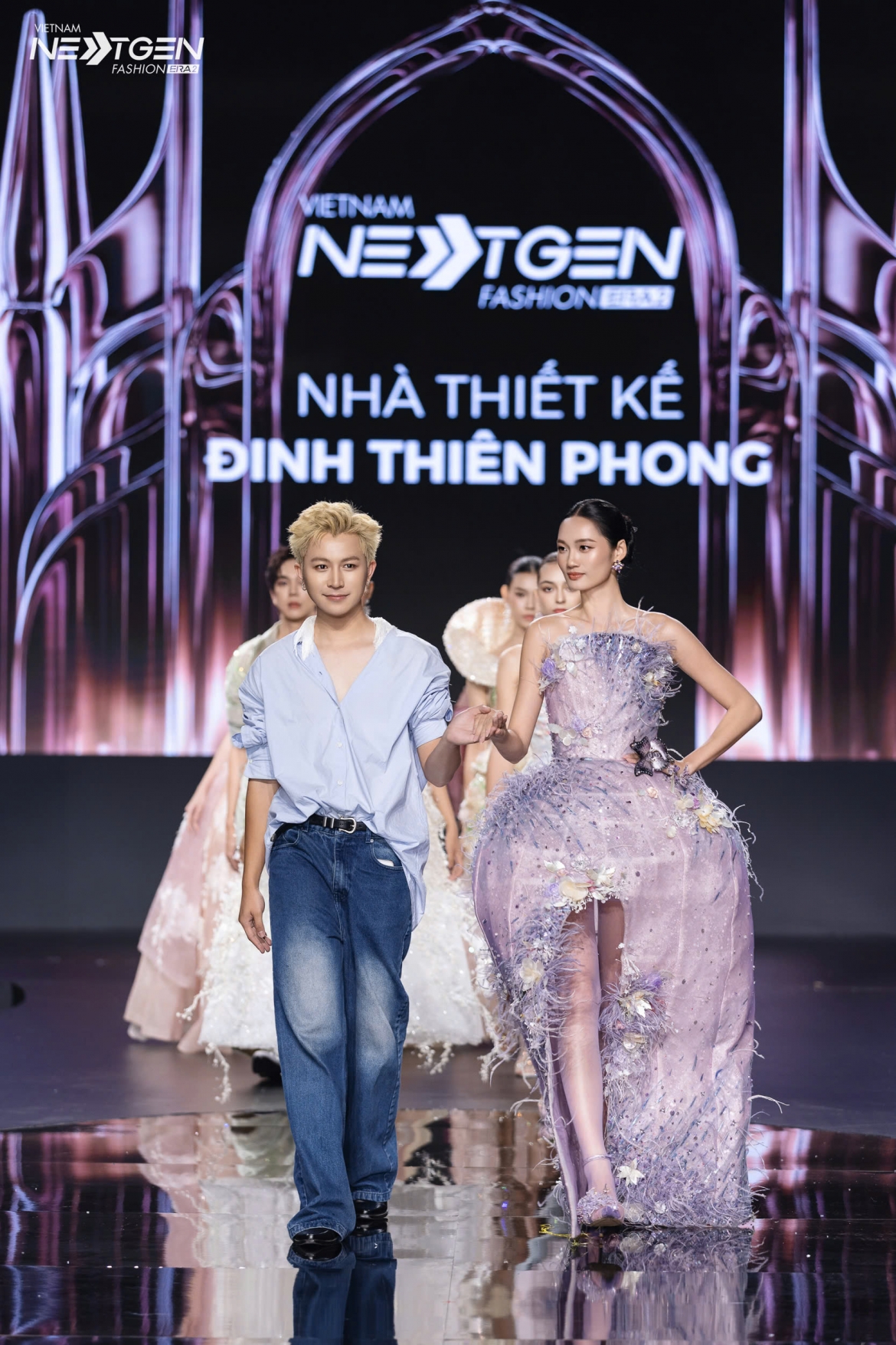 lan khue hoa quy co co do, hoa hau quynh anh lam co dau tren san dien hinh anh 18