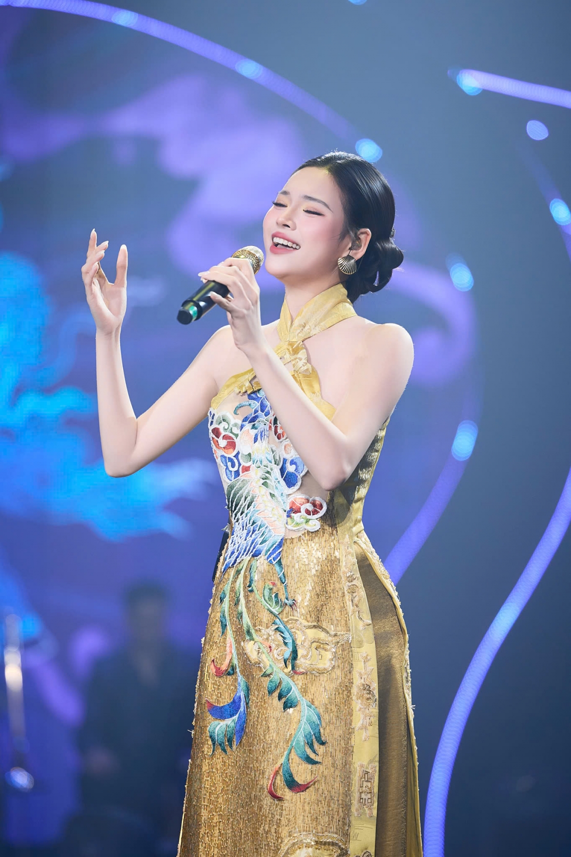 my linh khen thi sinh sao mai Doan linh duoc troi cho ca thanh lan sac hinh anh 1